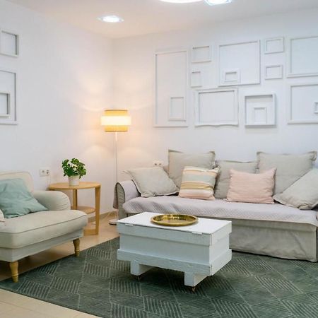 Apartment Caleta Beach Малага Экстерьер фото