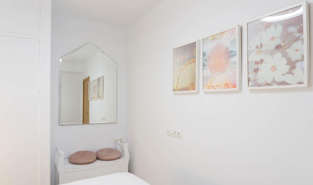 Apartment Caleta Beach Малага Экстерьер фото