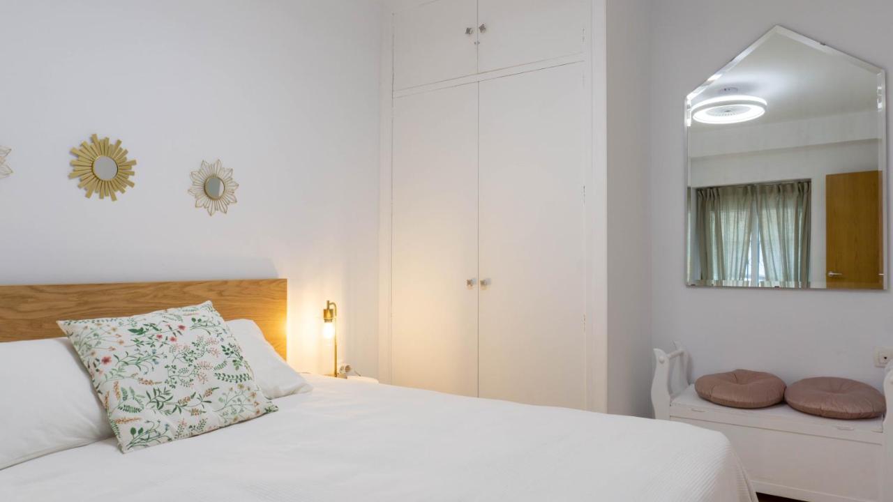 Apartment Caleta Beach Малага Экстерьер фото