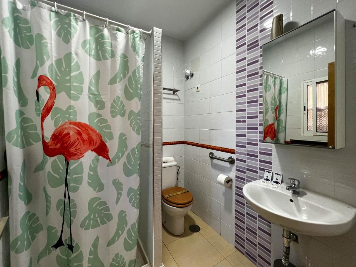 Apartment Caleta Beach Малага Экстерьер фото