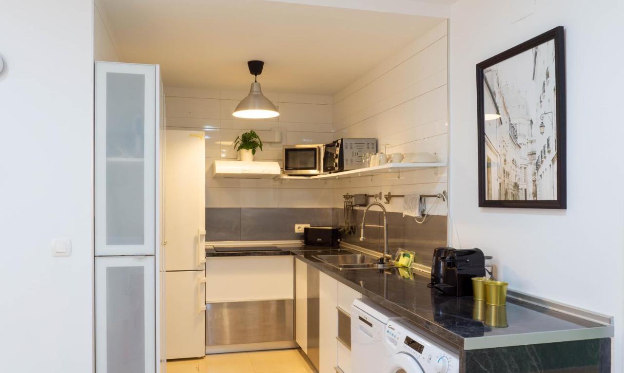 Apartment Caleta Beach Малага Экстерьер фото